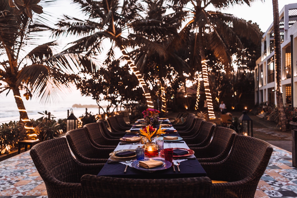 makan di Bali beachfront resort